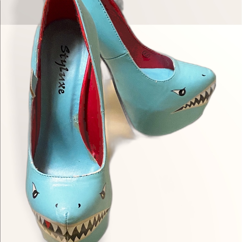 SHARK WEEK STILETTO HEELS 
SIZE 5 1/2
New without Box